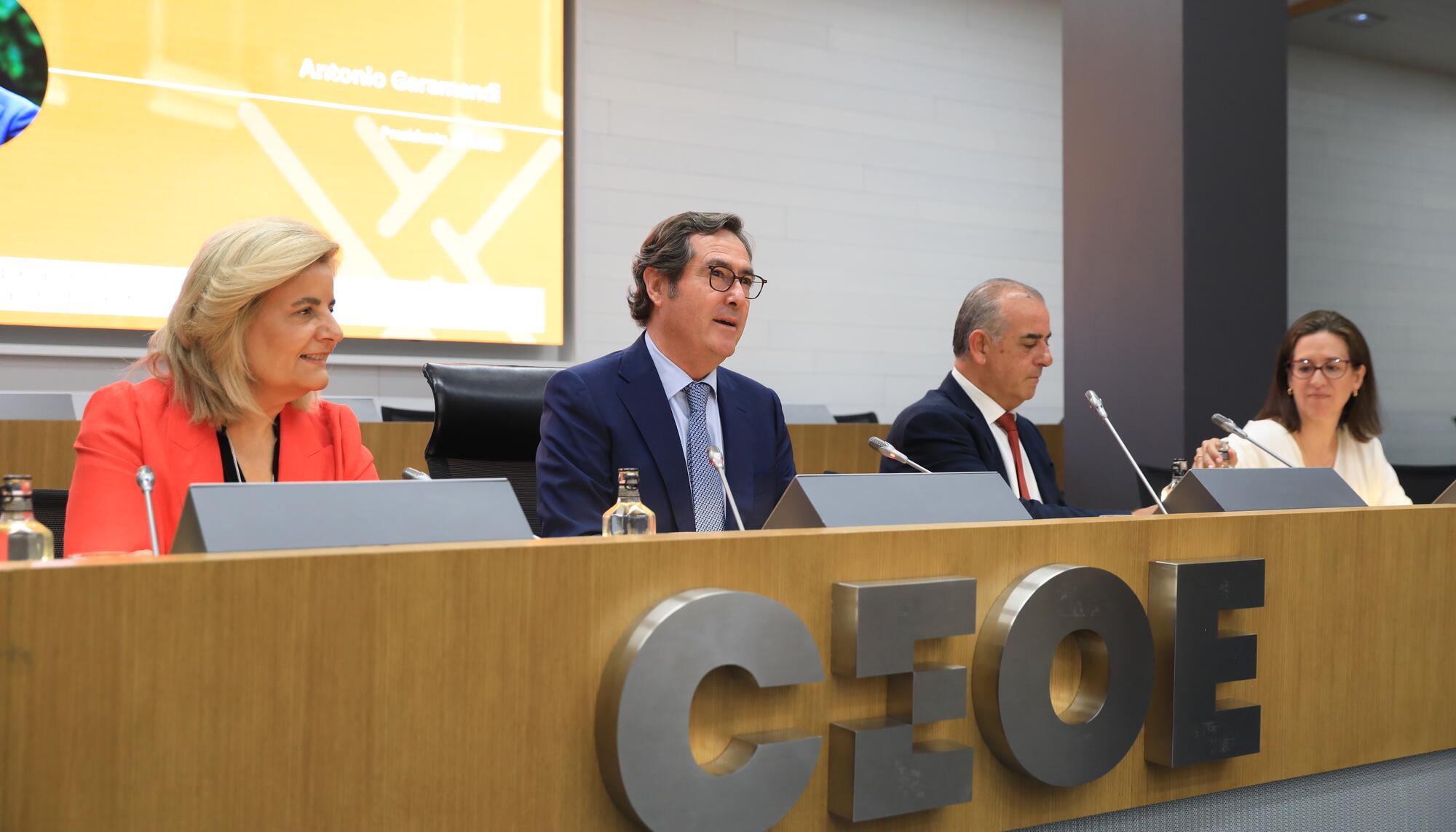 Garamendi Fátima Báñez CEOE